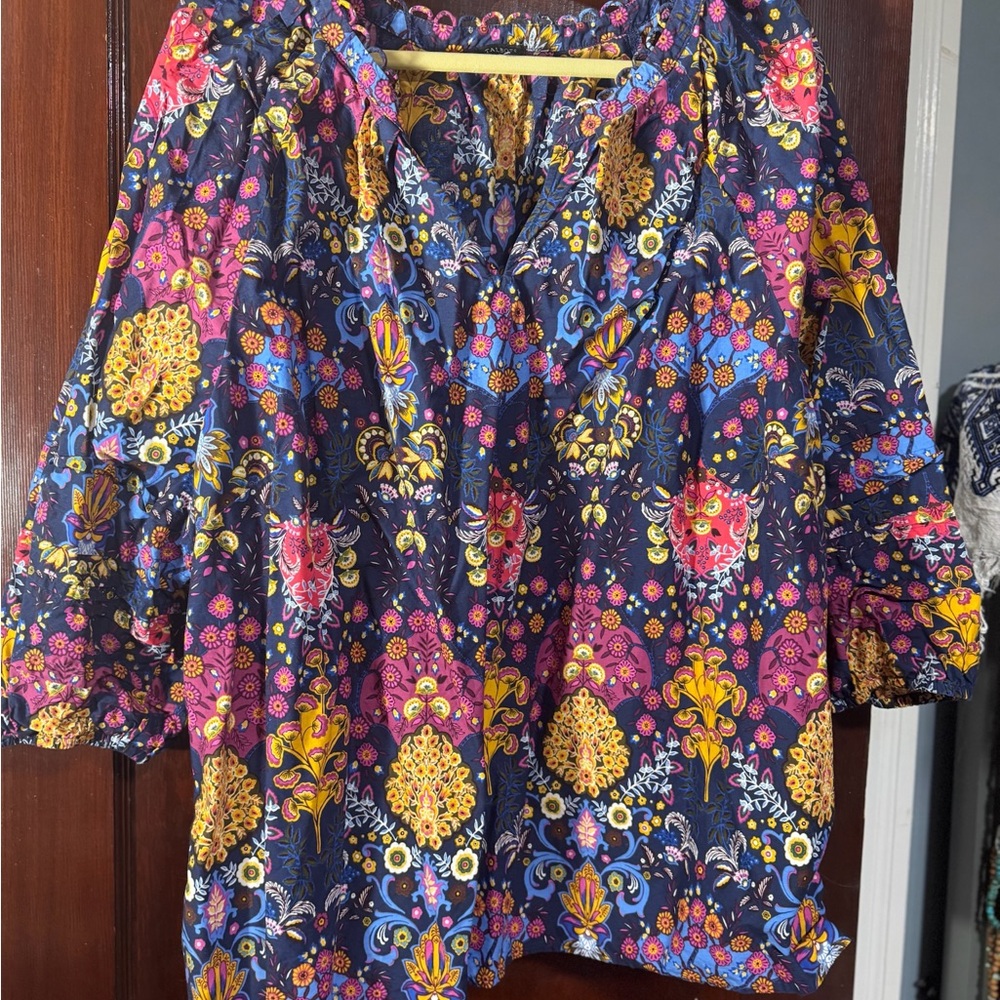 TALBOTS PLEATED SLEEVE POPLIN TOP - FLORAL MEDALLION - Picture 4 of 7